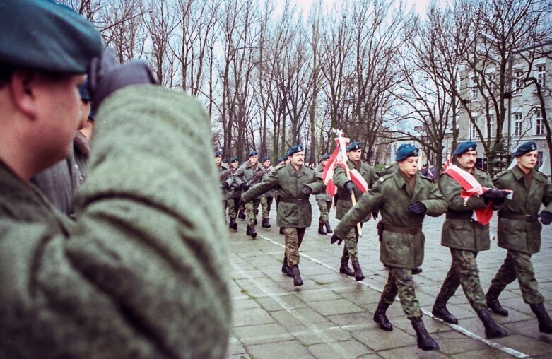  Skierniewice to miasto wojska i kolejarzy. W 1999 r. niewielu przypuszczało, że koszary niedługo zostaną puste. 