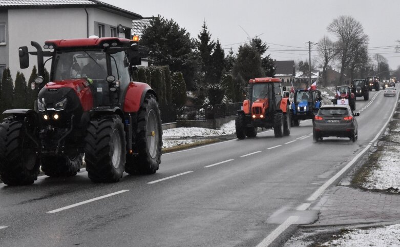  300 traktorów przejechało z Rawy do Głuchowa 