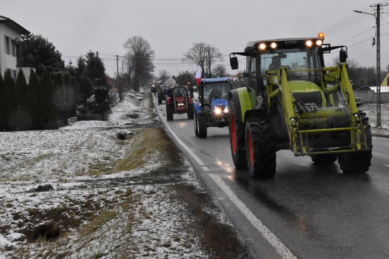  300 traktorów przejechało z Rawy do Głuchowa 