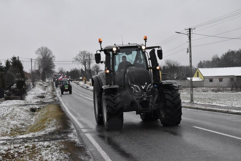  300 traktorów przejechało z Rawy do Głuchowa 