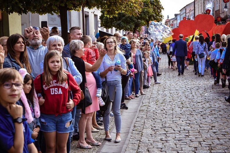  42.SŚKOiW - parada ulicami Skierniewic 