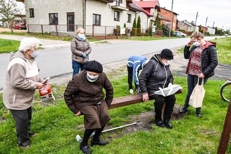  Przy kapliczkach modlą się o ustanie epidemii 