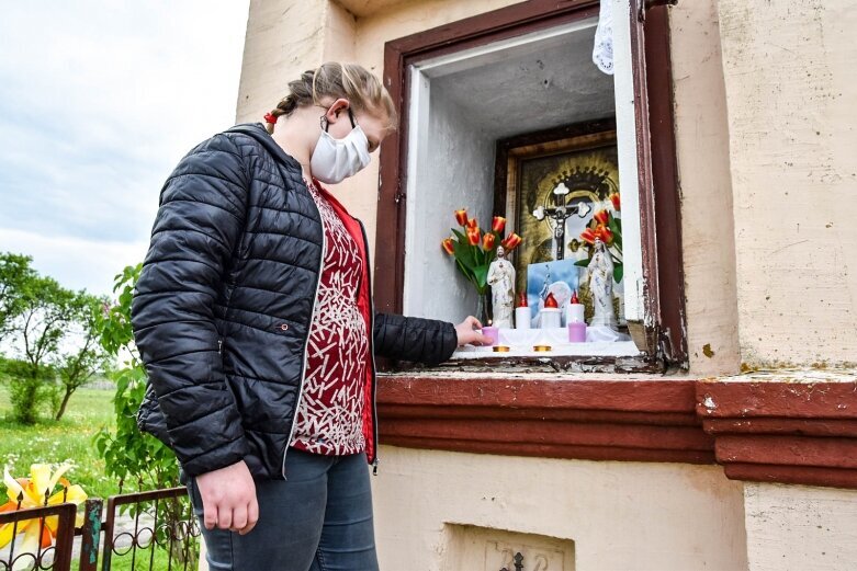  Przy kapliczkach modlą się o ustanie epidemii 