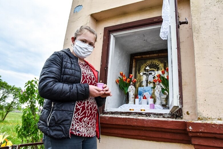  Przy kapliczkach modlą się o ustanie epidemii 