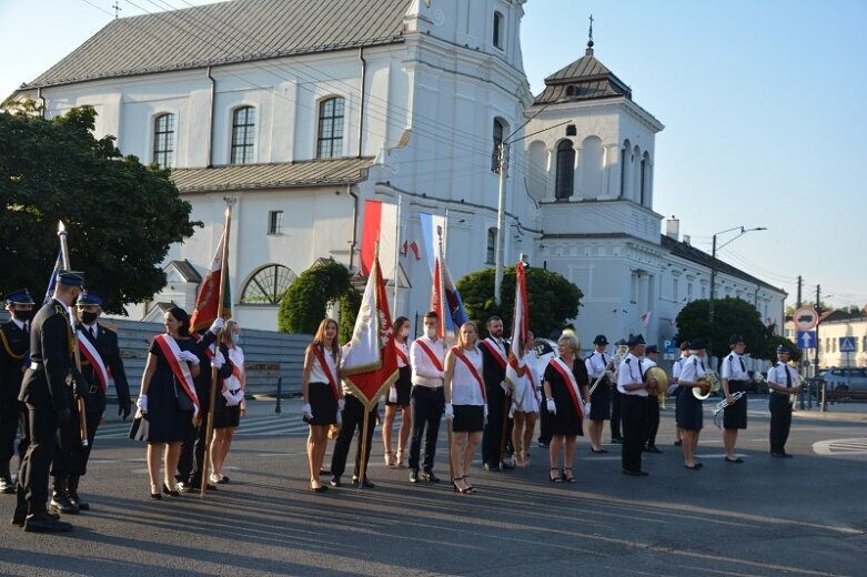  Maszerowali w asyście orkiestry OSP Rawa Mazowiecka. Relacja z 100-lecia Bitwy Warszawskiej 