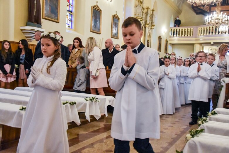  Przystąpili do pierwszej Komunii Świętej w Lipcach Reymontowskich 