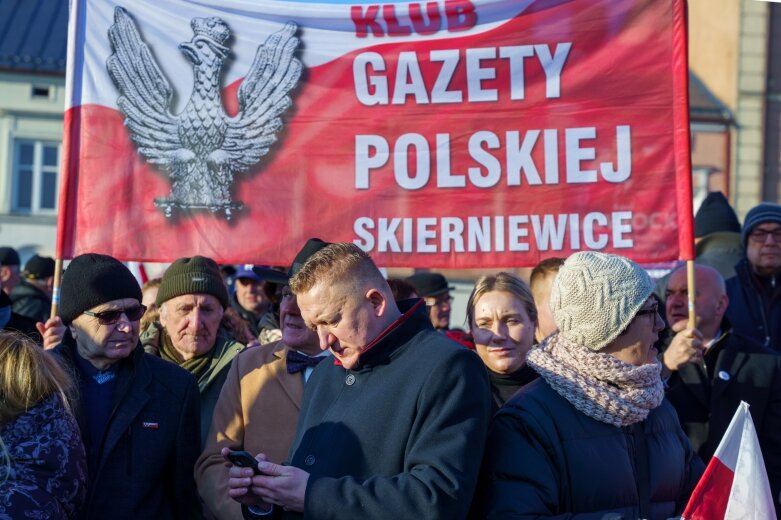  Nawrocki w Skierniewicach: Rafał Trzaskowski zachowuje się jak chorągiewa” 