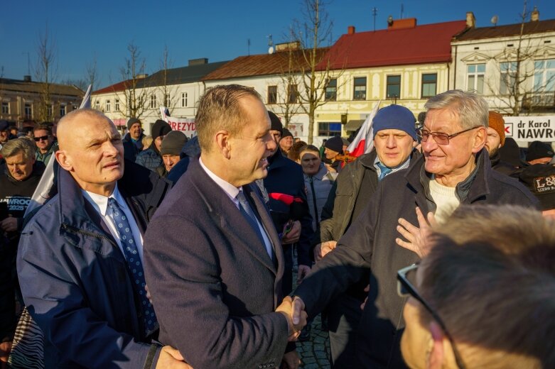  Nawrocki w Skierniewicach: Rafał Trzaskowski zachowuje się jak chorągiewa” 