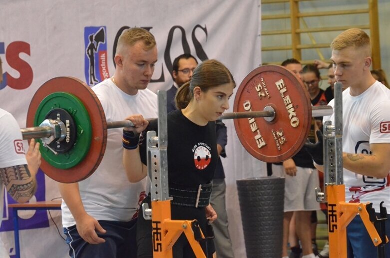  Anna Wieczorek z Pucharem Polski w Trójboju Siłowym Klasycznym 