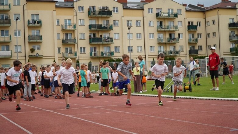  Aż 350 uczestników cyklu Czwartki Lekkoatletyczne 