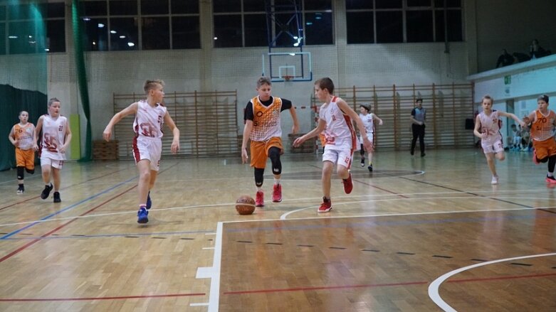  AZS Batory liderem cyklu U12 