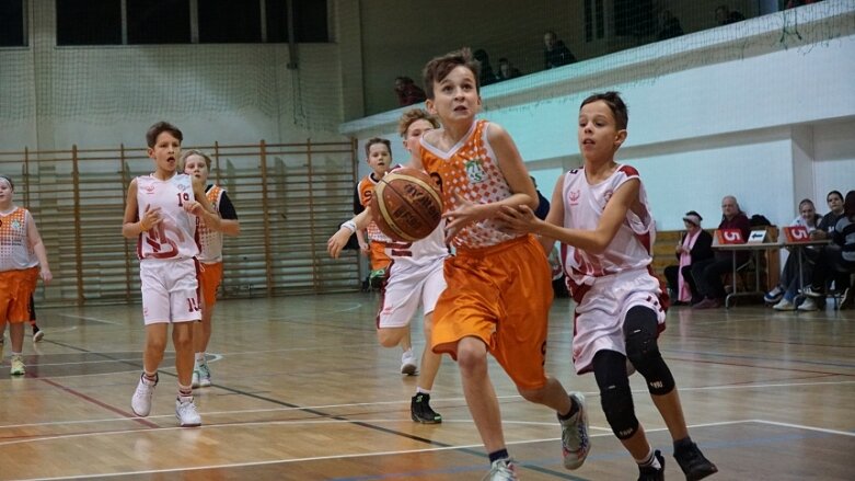  AZS Batory liderem cyklu U12 