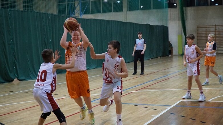  AZS Batory liderem cyklu U12 