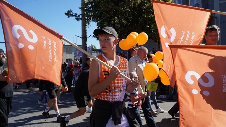  Barwna parada przeszła ulicami miasta 