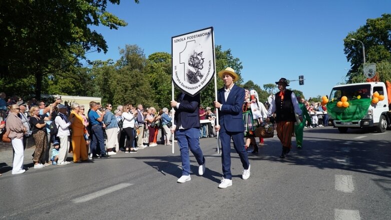  Barwna parada przeszła ulicami miasta 