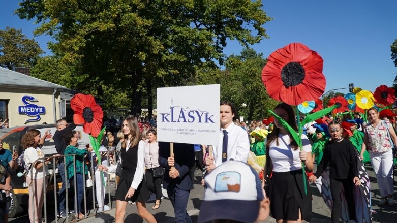  Barwna parada przeszła ulicami miasta 