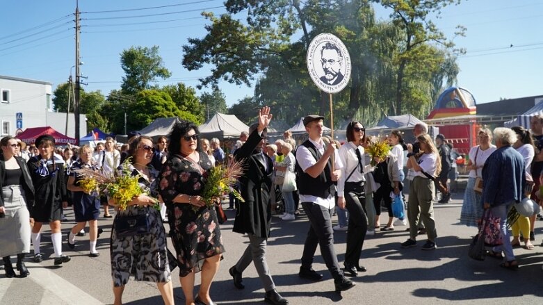  Barwna parada przeszła ulicami miasta 