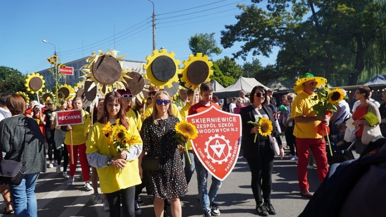  Barwna parada przeszła ulicami miasta 