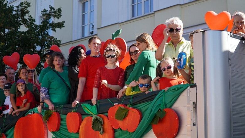  Barwna parada przeszła ulicami miasta 