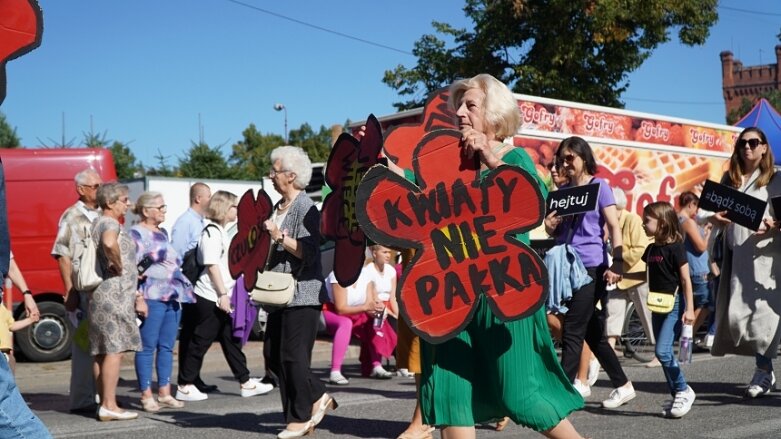  Barwna parada przeszła ulicami miasta 