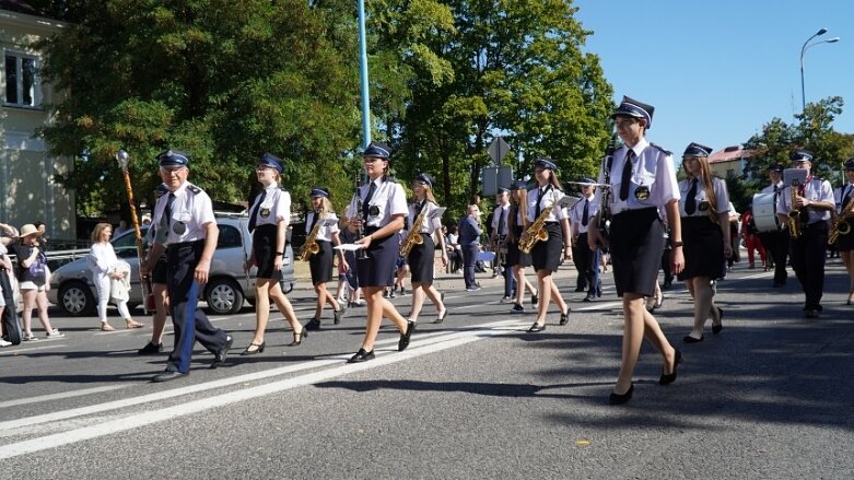  Barwna parada przeszła ulicami miasta 