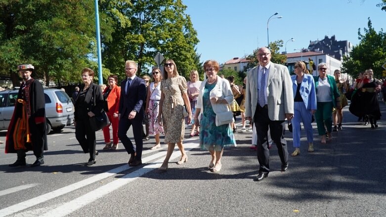  Barwna parada przeszła ulicami miasta 