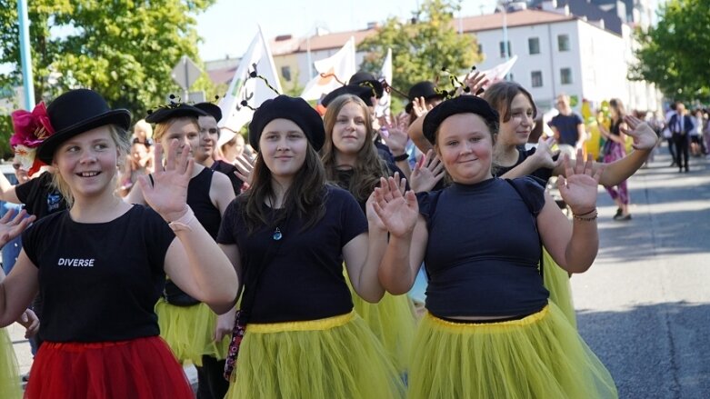  Barwna parada przeszła ulicami miasta 