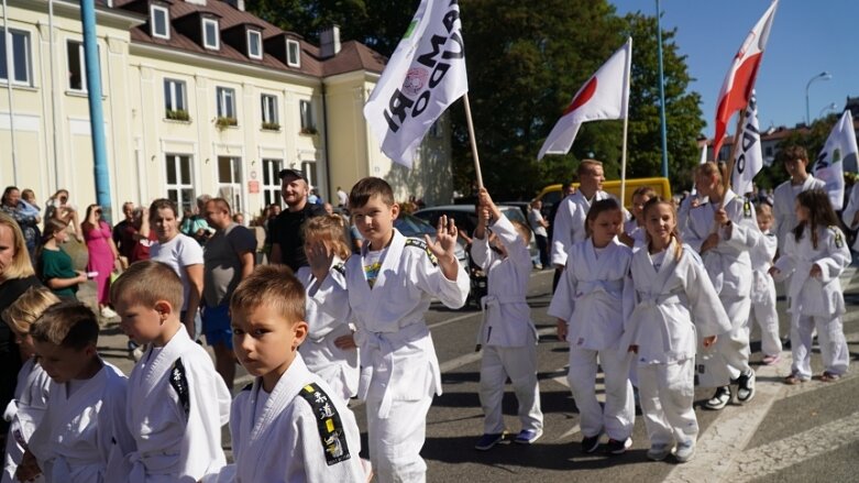  Barwna parada przeszła ulicami miasta 