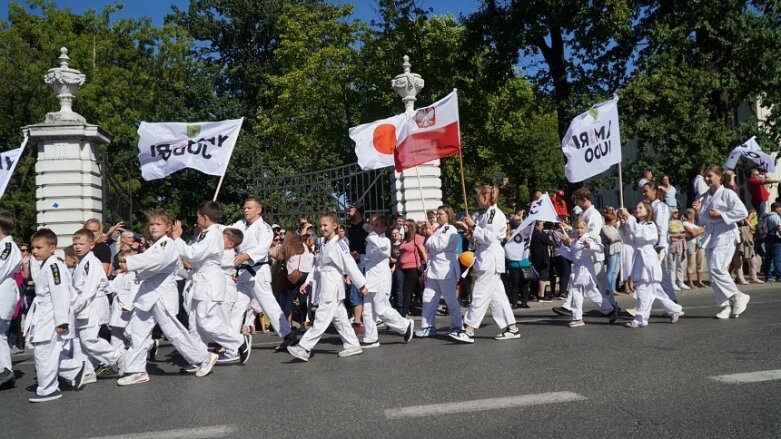  Barwna parada przeszła ulicami miasta 