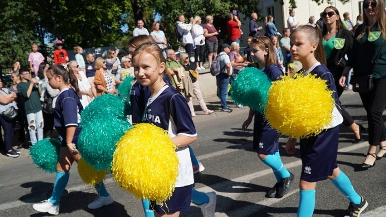  Barwna parada przeszła ulicami miasta 