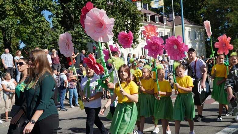  Barwna parada przeszła ulicami miasta 