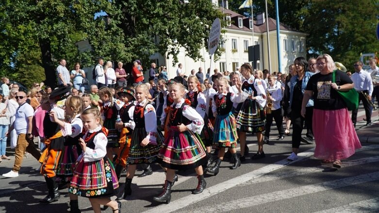  Barwna parada przeszła ulicami miasta 