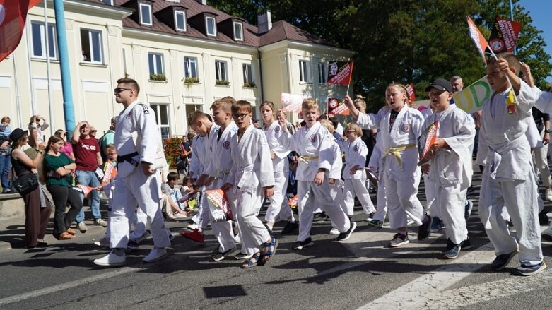  Barwna parada przeszła ulicami miasta 