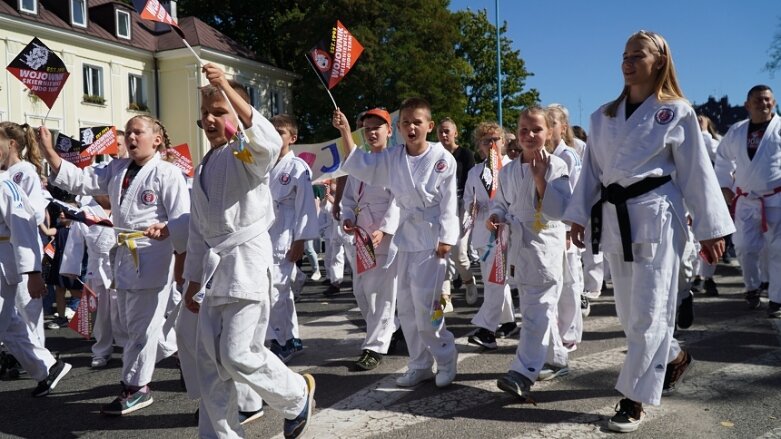  Barwna parada przeszła ulicami miasta 