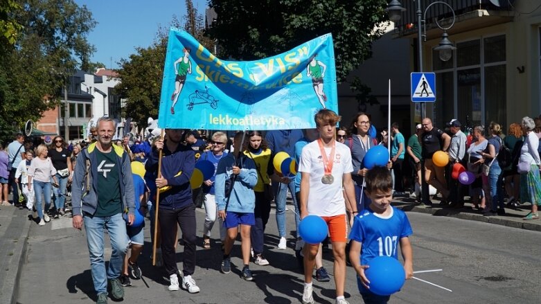  Barwna parada przeszła ulicami miasta 