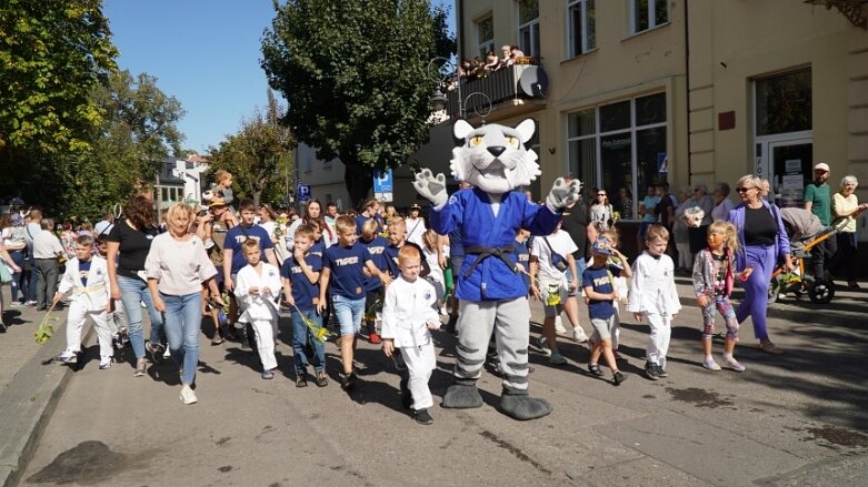  Barwna parada przeszła ulicami miasta 