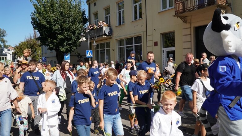  Barwna parada przeszła ulicami miasta 