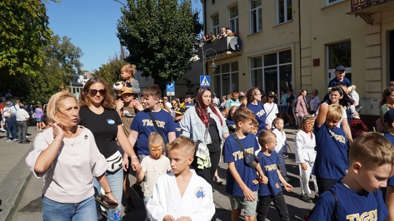  Barwna parada przeszła ulicami miasta 