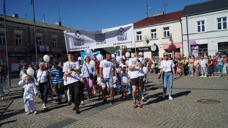  Barwna parada przeszła ulicami miasta 