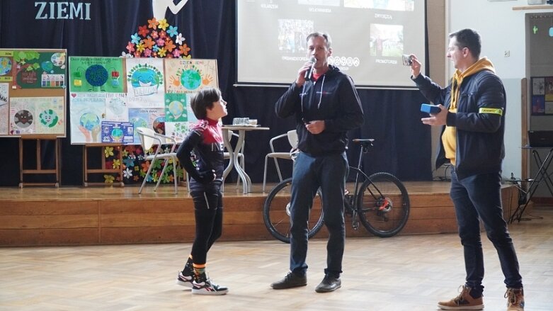  Bezpiecznie na rowerze. Cezary Zamana gościł w Skierniewicach 