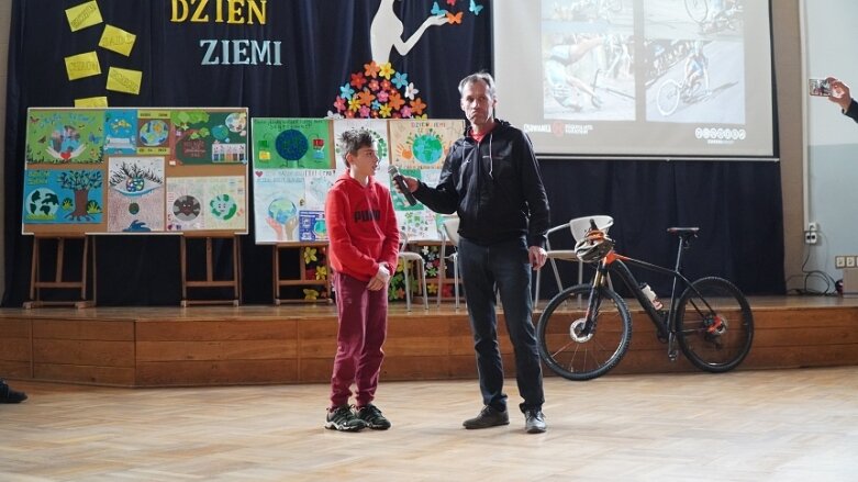  Bezpiecznie na rowerze. Cezary Zamana gościł w Skierniewicach 