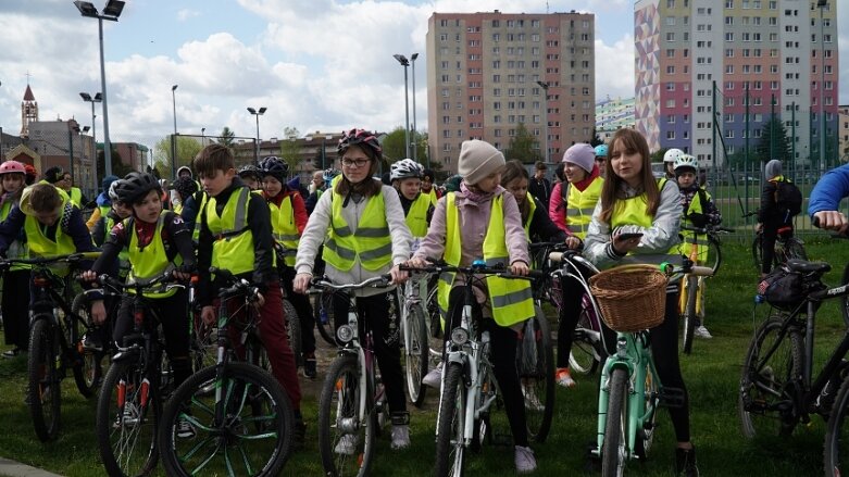  Bezpiecznie na rowerze. Cezary Zamana gościł w Skierniewicach 