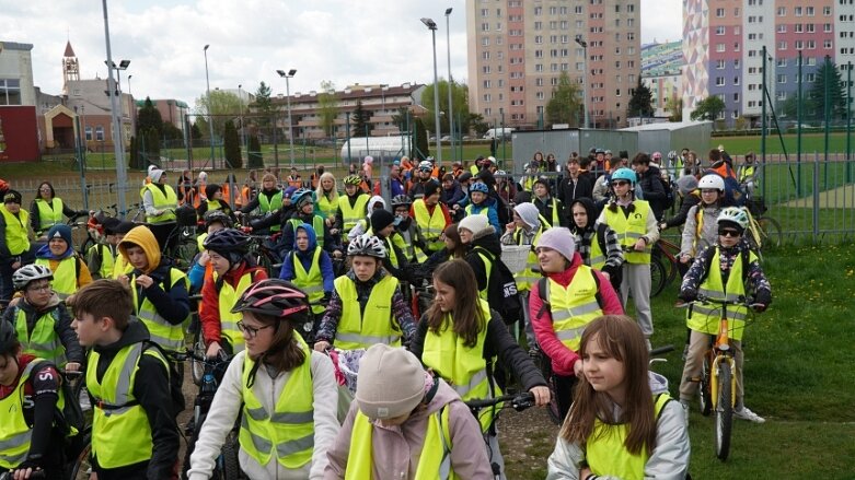  Bezpiecznie na rowerze. Cezary Zamana gościł w Skierniewicach 