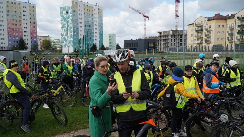  Bezpiecznie na rowerze. Cezary Zamana gościł w Skierniewicach 