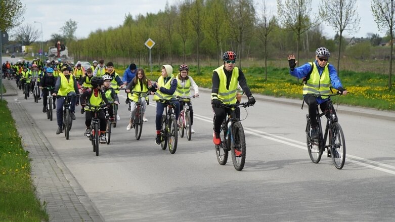  Bezpiecznie na rowerze. Cezary Zamana gościł w Skierniewicach 