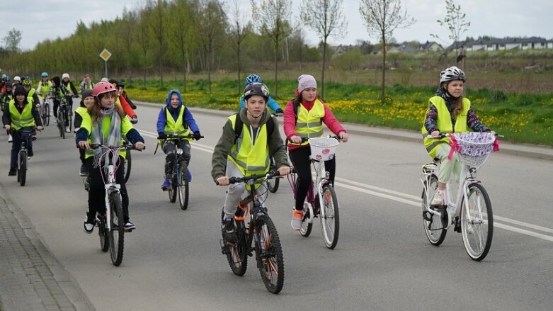  Bezpiecznie na rowerze. Cezary Zamana gościł w Skierniewicach 