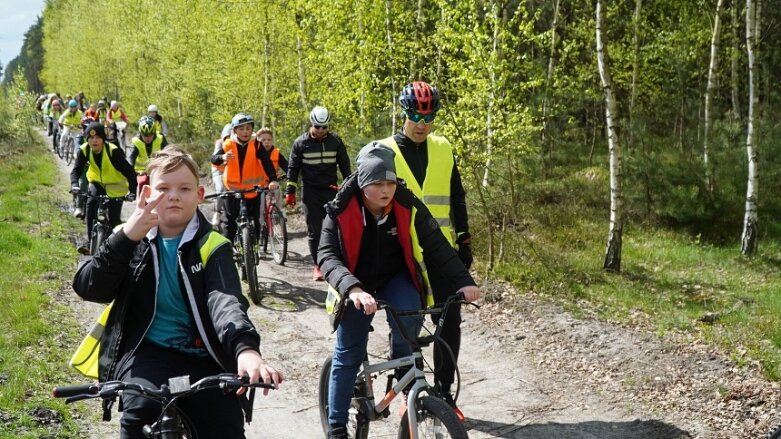  Bezpiecznie na rowerze. Cezary Zamana gościł w Skierniewicach 