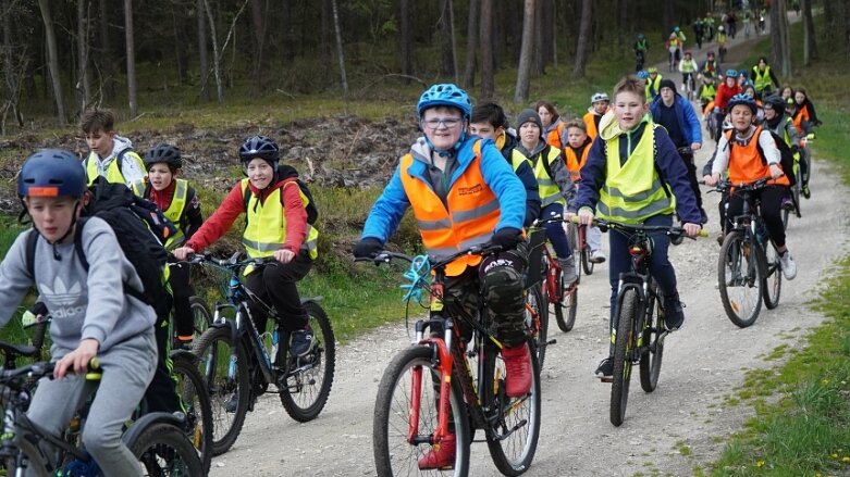  Bezpiecznie na rowerze. Cezary Zamana gościł w Skierniewicach 