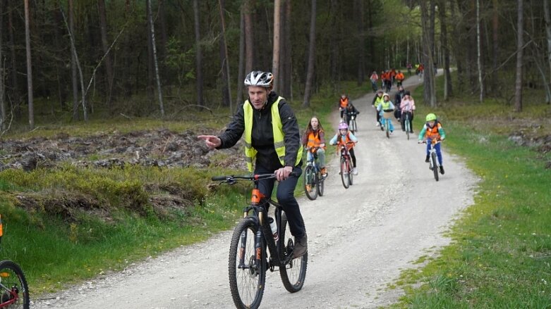  Bezpiecznie na rowerze. Cezary Zamana gościł w Skierniewicach 