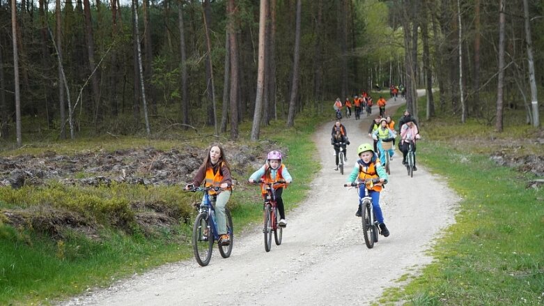  Bezpiecznie na rowerze. Cezary Zamana gościł w Skierniewicach 